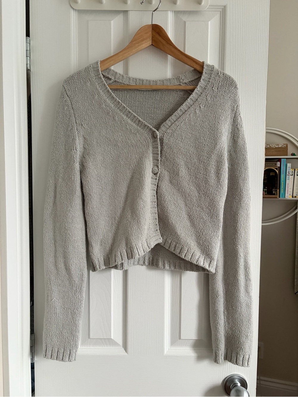 Abercrombie & Fitch Light Gray V-Neck Cropped Cardigan